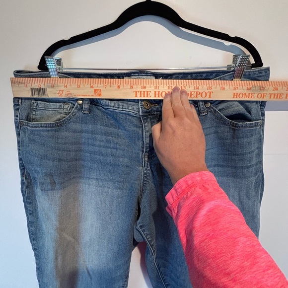 Torrid Women’s Plus Size 18R Straight Leg Jeans Light Wash Denim - Picture 4 of 11